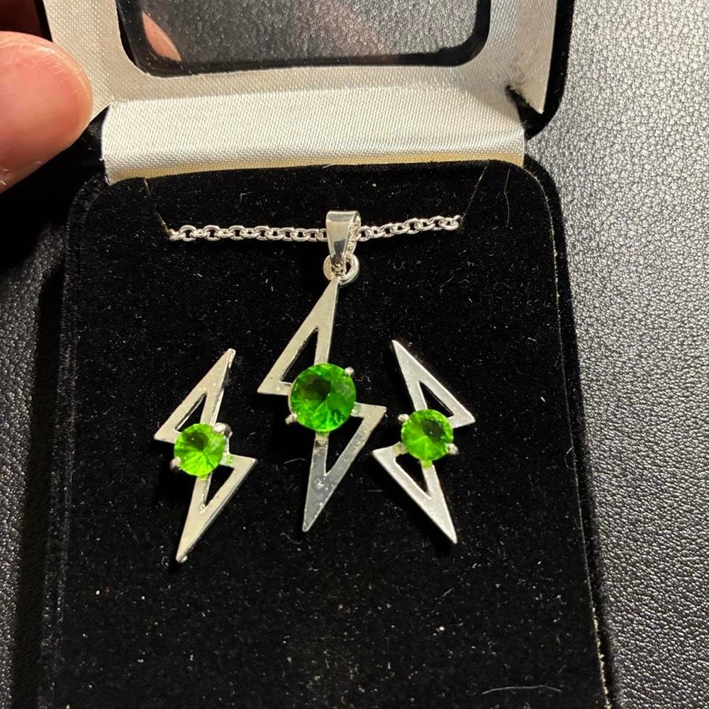 Sterling Silver Lightning Bolt Necklace and‎ Earrings Set Green Gemstone NEW